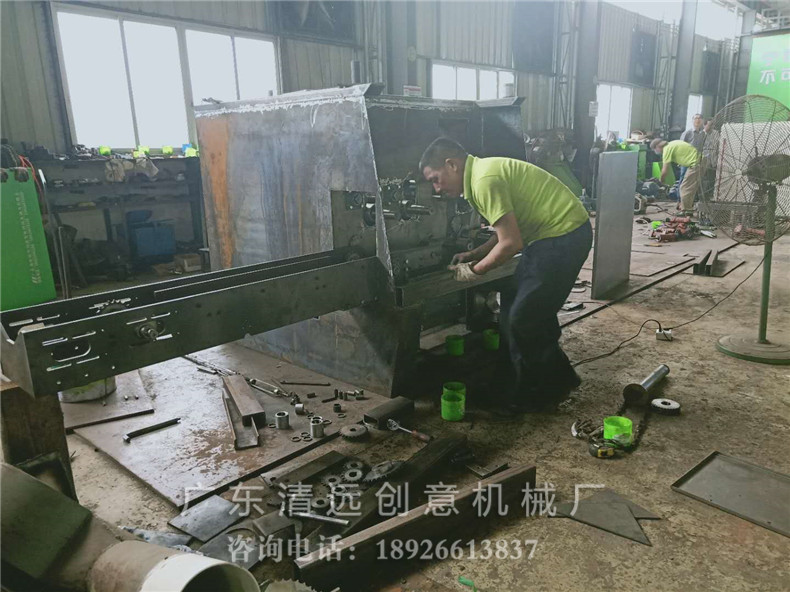 圓木多片鋸機(jī)械，采用超薄鋸片，出材率高達(dá)80%以上；