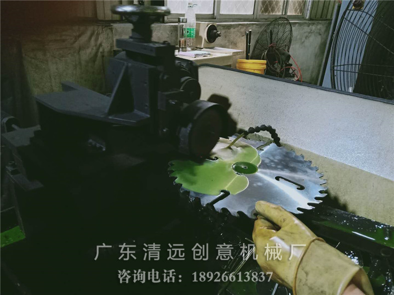 多片鋸鋸片制作中，超薄鋸片，出材率高達80%；鋸面光滑無需再刨