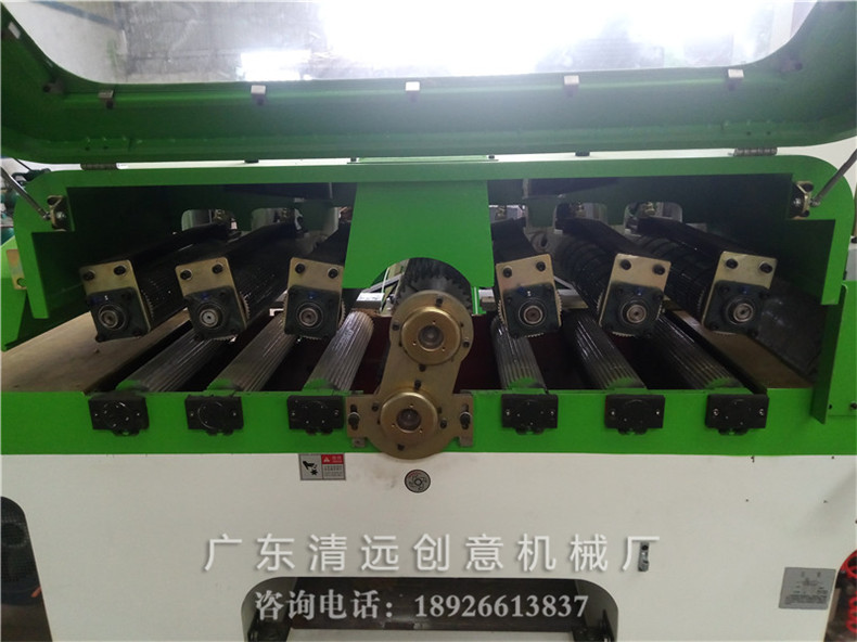 木方多片鋸采用上下抽滾筒送料，鋸切更穩(wěn)