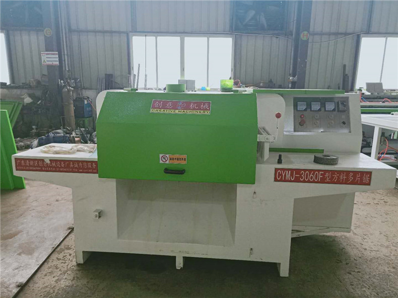 方木多片鋸具有生產(chǎn)周期短，出產(chǎn)規(guī)模大，出產(chǎn)質(zhì)量高等特點(diǎn)