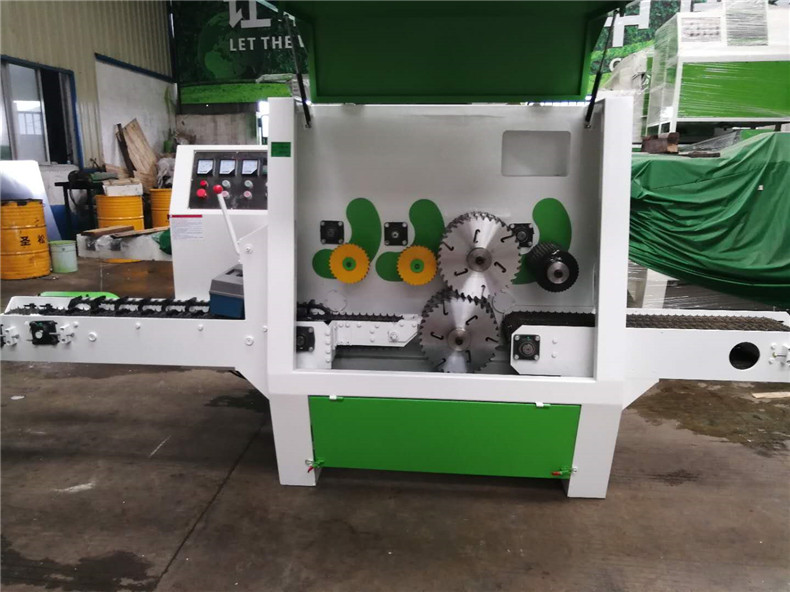 全自動(dòng)圓木多片鋸功效高，每臺(tái)機(jī)器每天能開材30-40方