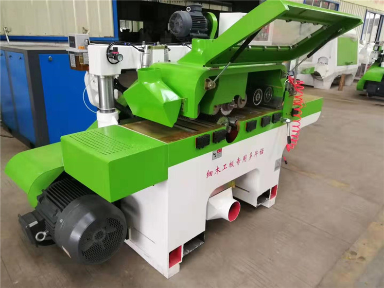 不限寬方木多片鋸關鍵部位人性化設計，機體封閉，噪音小，木屑排入專業(yè)排屑池，不會造成塵土飛揚環(huán)境差，真正做到環(huán)保