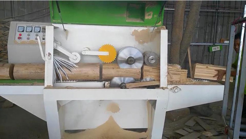 選購(gòu)新型圓木多片鋸第3點(diǎn)從圓木的類型來(lái)考慮，選用適合的新型圓木多片鋸機(jī)，可以做到事半功倍的效果。針對(duì)木材的硬度來(lái)選擇合適的機(jī)器，可以降低燒鋸片的概率。