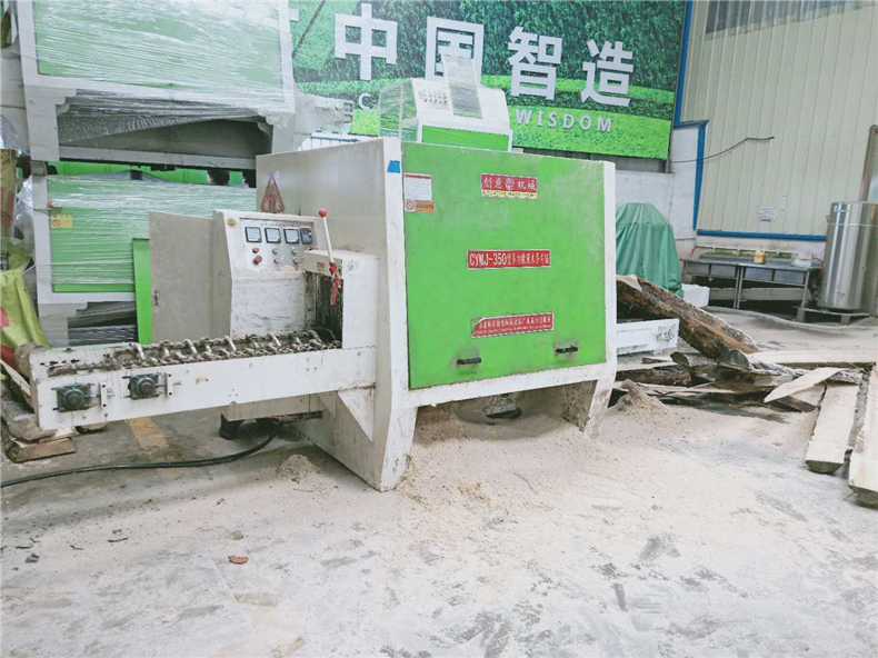 創(chuàng)意木工機(jī)械廠生產(chǎn)的大型圓木多片鋸各個型號可以加工直徑從40mm到350mm，長度500mm以上的圓木。