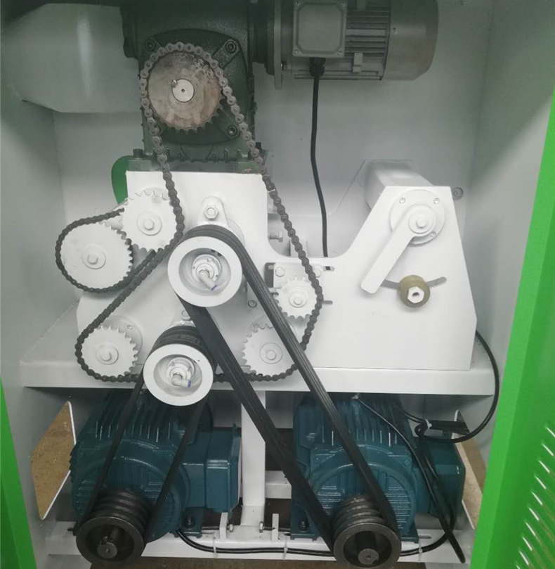 圓木多片鋸操作工必須經(jīng)過(guò)培訓(xùn)，并掌握安全操作規(guī)程。原木多片鋸設(shè)備需指定經(jīng)培訓(xùn)專人操作、保養(yǎng)、調(diào)整和維修。如果不按規(guī)范操作或不按規(guī)定安裝、拆卸、更換設(shè)備部件，易導(dǎo)致機(jī)器損壞！  