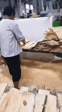 廣東多片鋸廠家創(chuàng)意木工機械廠生產(chǎn)的卡板料方木多片鋸一天可加工開材30立方。