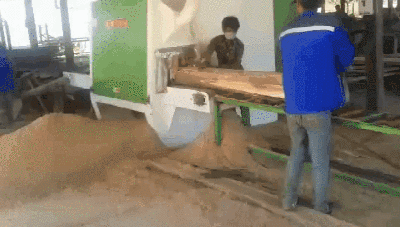 大型圓木多片鋸散熱不好是怎么回事？多片鋸鋸片不是直接原因。首先看的是原木多片鋸設(shè)備主軸有沒有降溫設(shè)計(jì)；