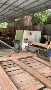 木工圓木多片鋸的主要作用：加工木材的逐漸自動(dòng)化，提高生產(chǎn)效率。