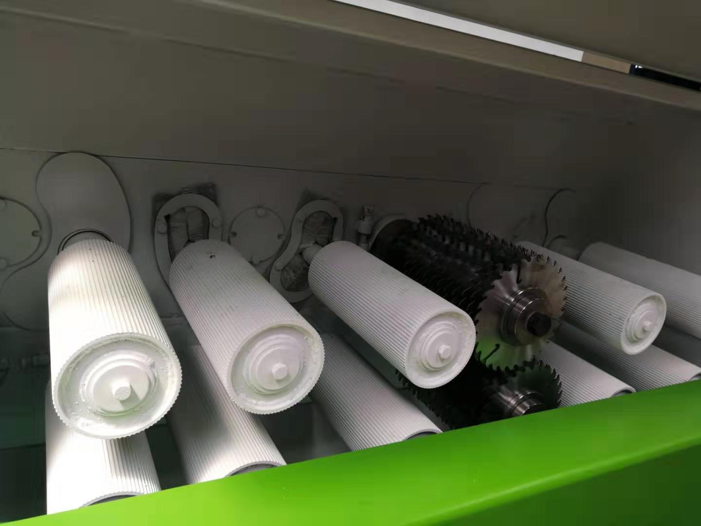 重型方木多片鋸10軸主動設(shè)計，下主動送料滾輪，上支點式、或升降壓滾