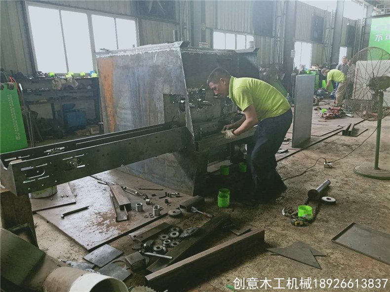 圓木多片鋸 創(chuàng)意木工機械